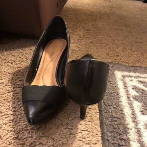 Black pumps